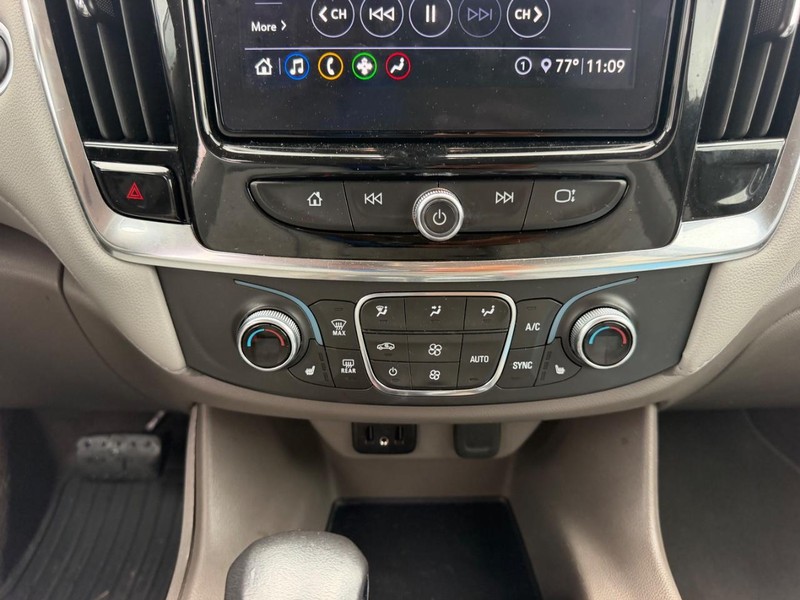 Chevrolet Traverse Vehicle Full-screen Gallery Image 17