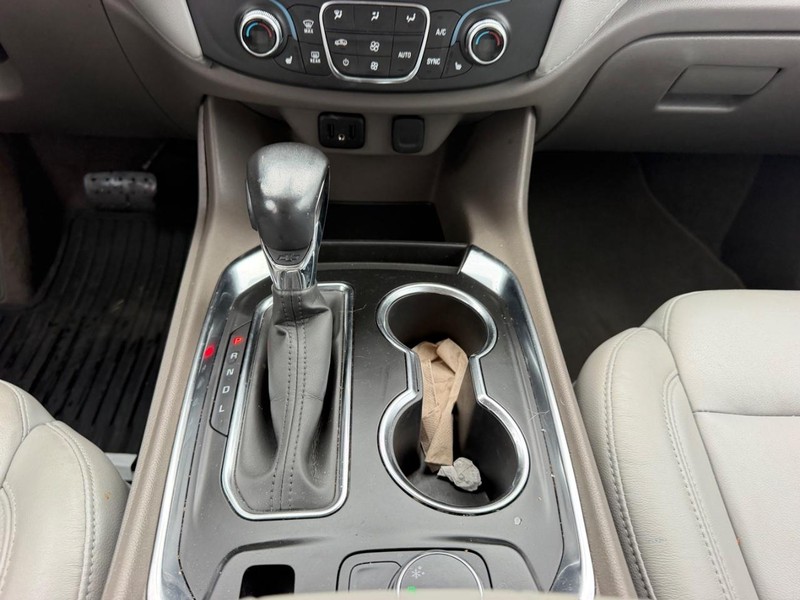 Chevrolet Traverse Vehicle Full-screen Gallery Image 18