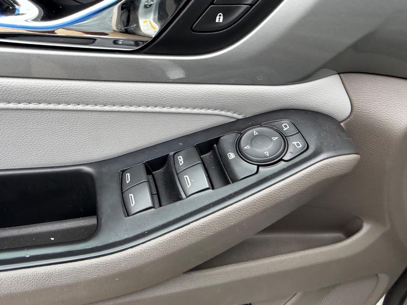 Chevrolet Traverse Vehicle Full-screen Gallery Image 20