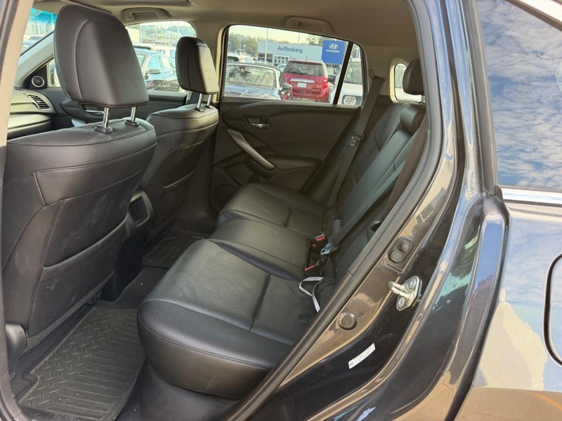 Acura RDX Vehicle Full-screen Gallery Image 08