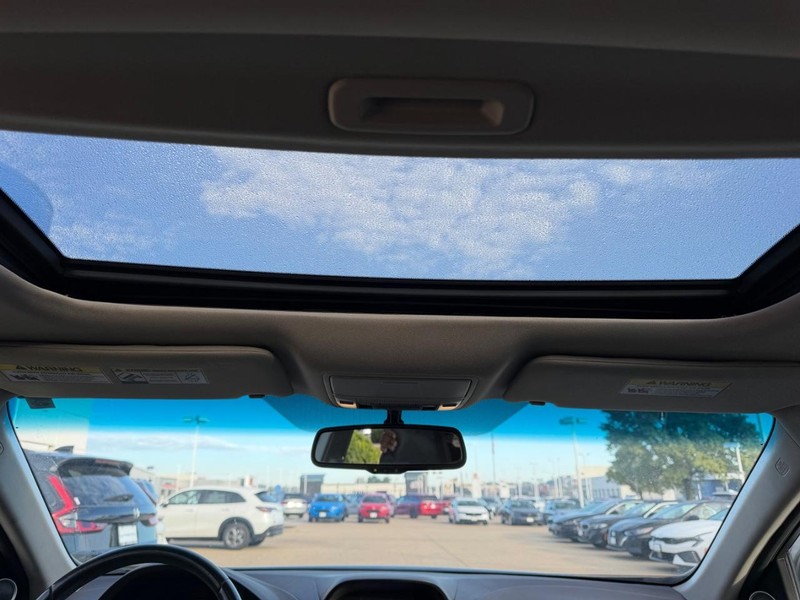 Acura RDX Vehicle Full-screen Gallery Image 09