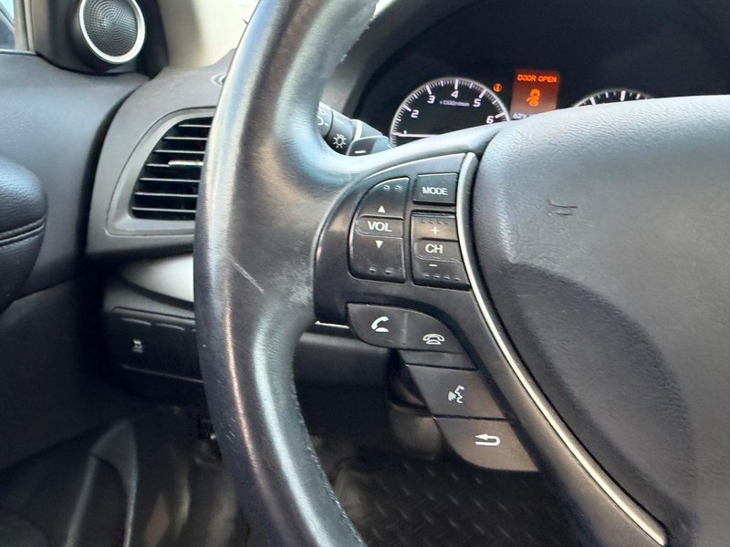 Acura RDX Vehicle Full-screen Gallery Image 12