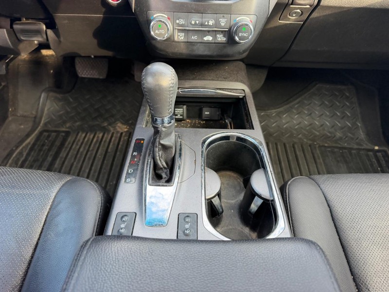 Acura RDX Vehicle Full-screen Gallery Image 17