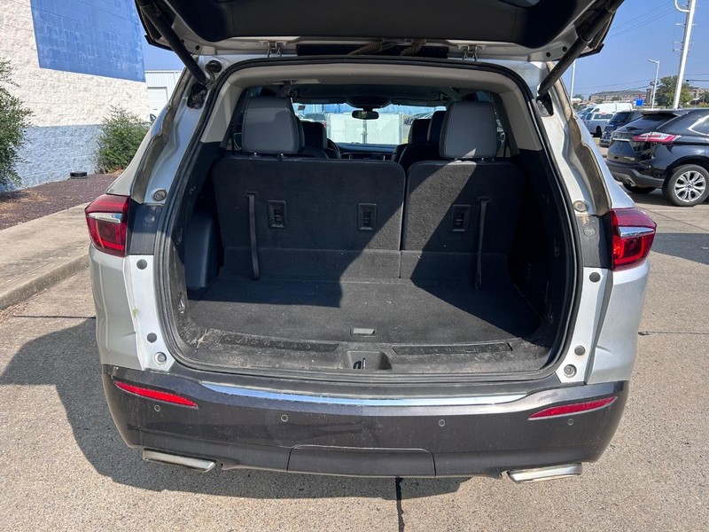 Buick Enclave Vehicle Full-screen Gallery Image 05