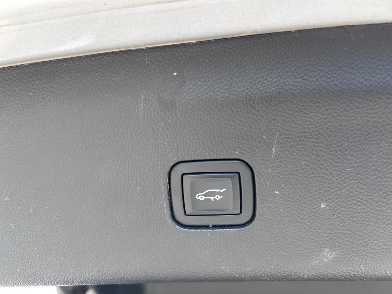 Buick Enclave Vehicle Full-screen Gallery Image 06