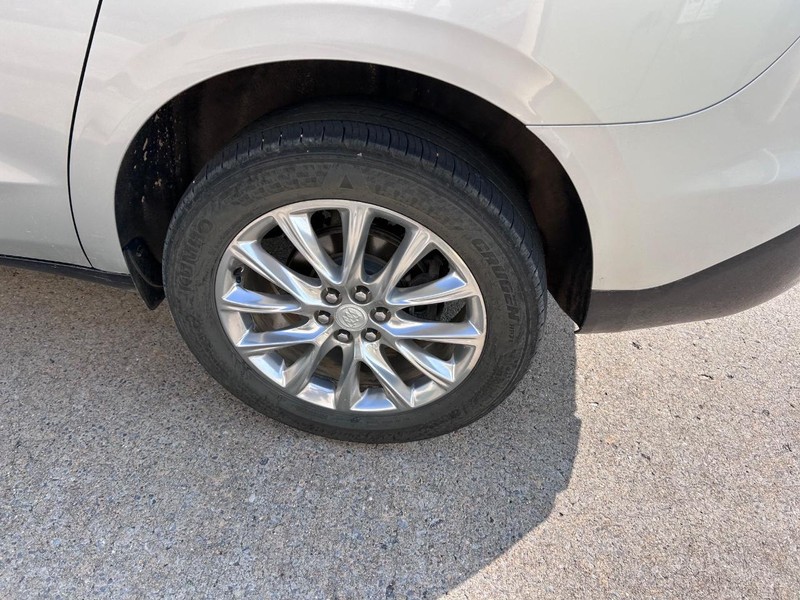 Buick Enclave Vehicle Full-screen Gallery Image 07