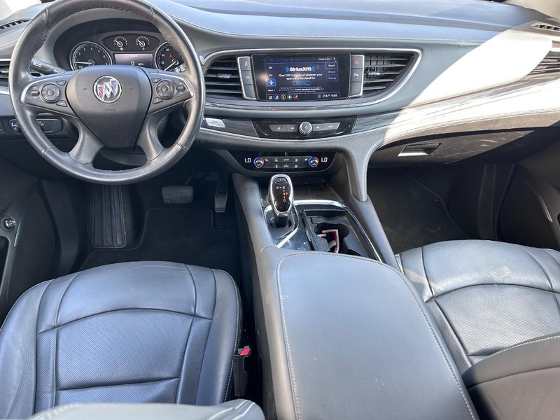 Buick Enclave Vehicle Full-screen Gallery Image 11