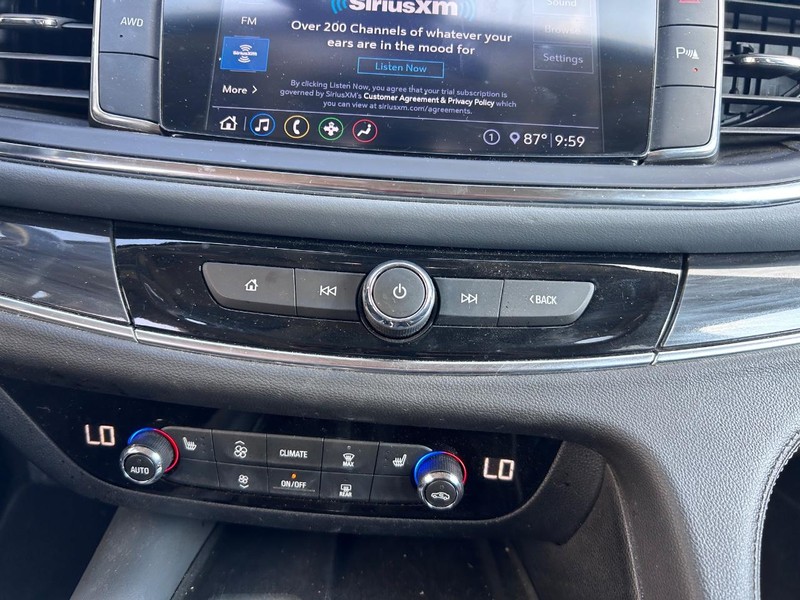 Buick Enclave Vehicle Full-screen Gallery Image 16