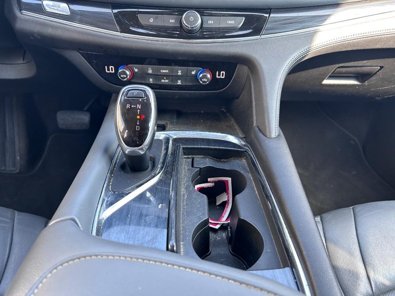 Buick Enclave Vehicle Full-screen Gallery Image 17