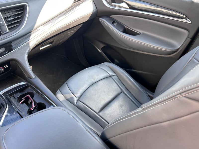 Buick Enclave Vehicle Full-screen Gallery Image 18