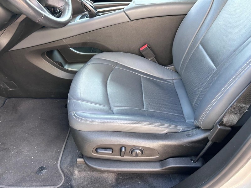 Buick Enclave Vehicle Full-screen Gallery Image 20