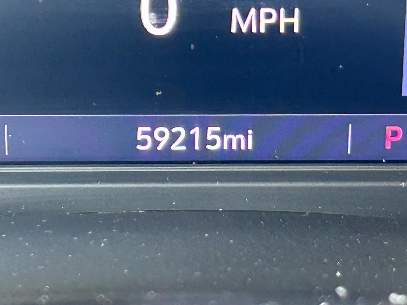 Buick Enclave Vehicle Full-screen Gallery Image 21