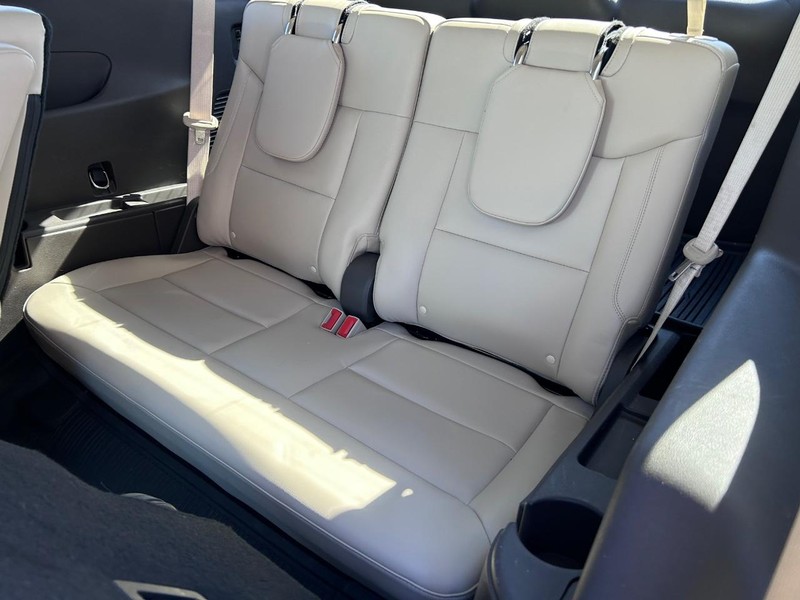 Ford Explorer Vehicle Full-screen Gallery Image 08