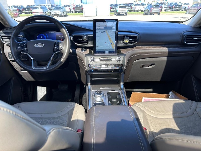 Ford Explorer Vehicle Full-screen Gallery Image 12