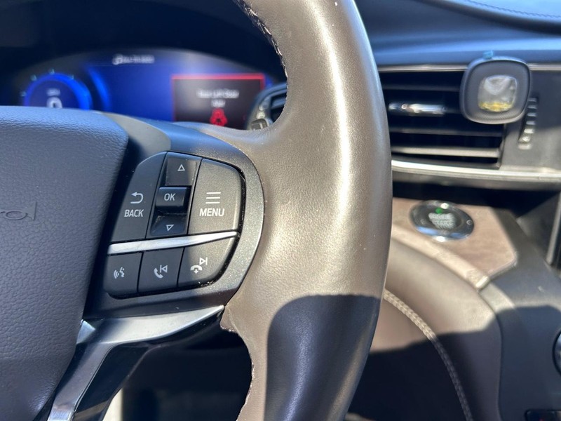 Ford Explorer Vehicle Full-screen Gallery Image 15