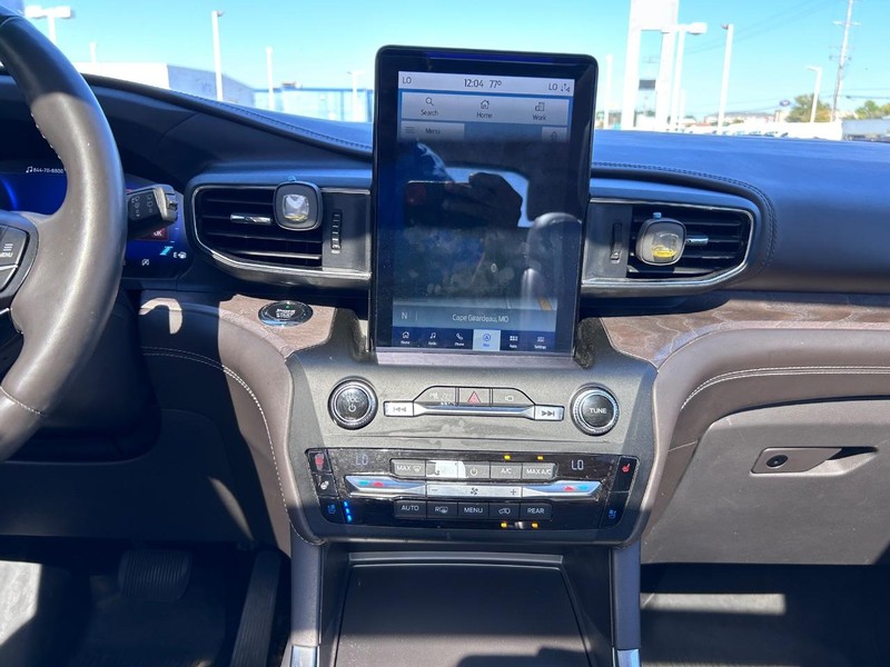 Ford Explorer Vehicle Full-screen Gallery Image 16