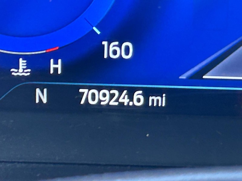 Ford Explorer Vehicle Full-screen Gallery Image 23