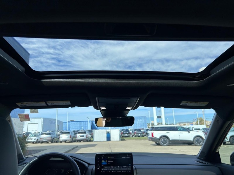 Honda CR-V Hybrid Vehicle Full-screen Gallery Image 09