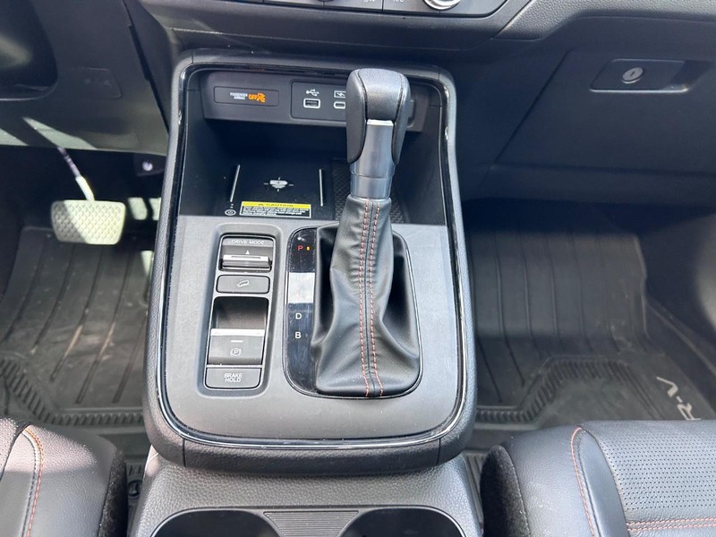 Honda CR-V Hybrid Vehicle Full-screen Gallery Image 16