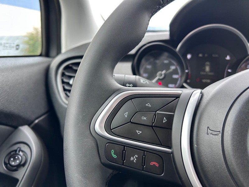 FIAT 500X Vehicle Full-screen Gallery Image 10