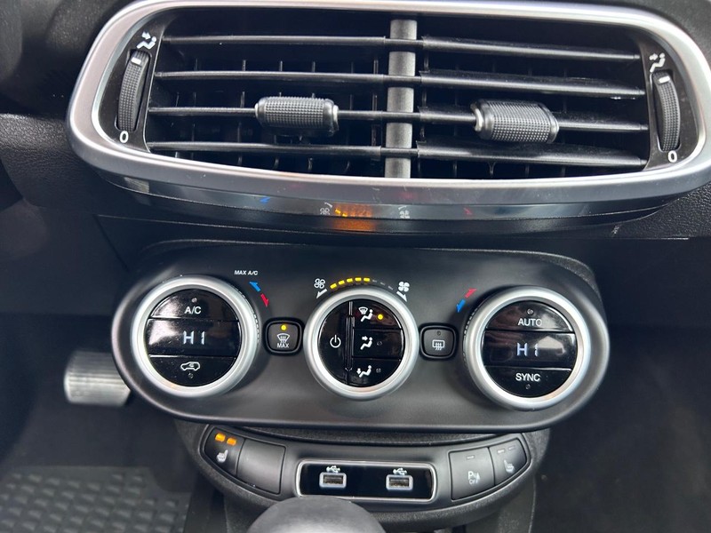 FIAT 500X Vehicle Full-screen Gallery Image 13