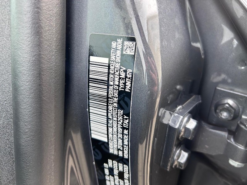 FIAT 500X Vehicle Full-screen Gallery Image 20