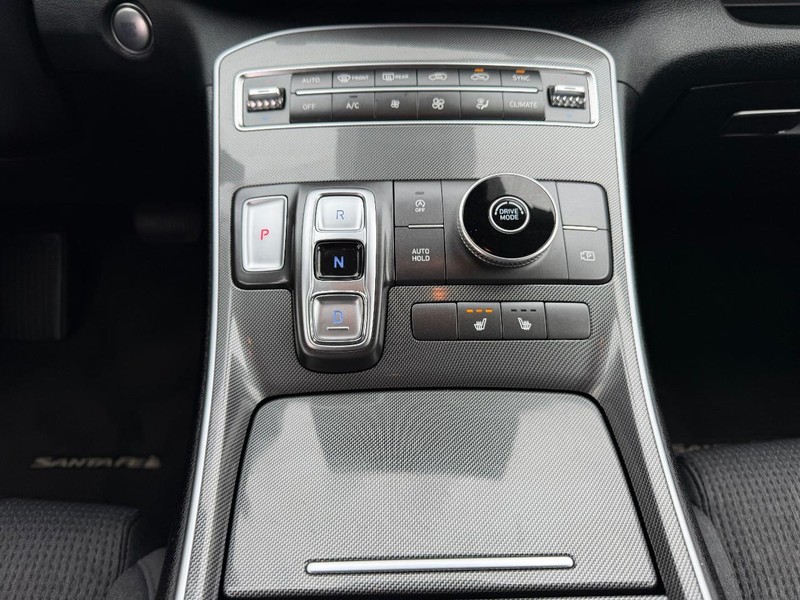 Hyundai Santa Fe Vehicle Full-screen Gallery Image 17