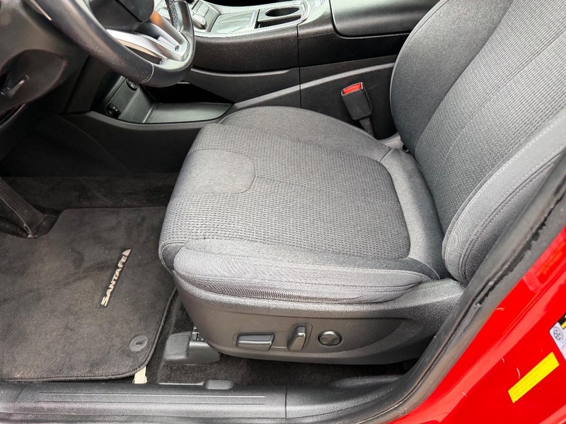 Hyundai Santa Fe Vehicle Full-screen Gallery Image 20