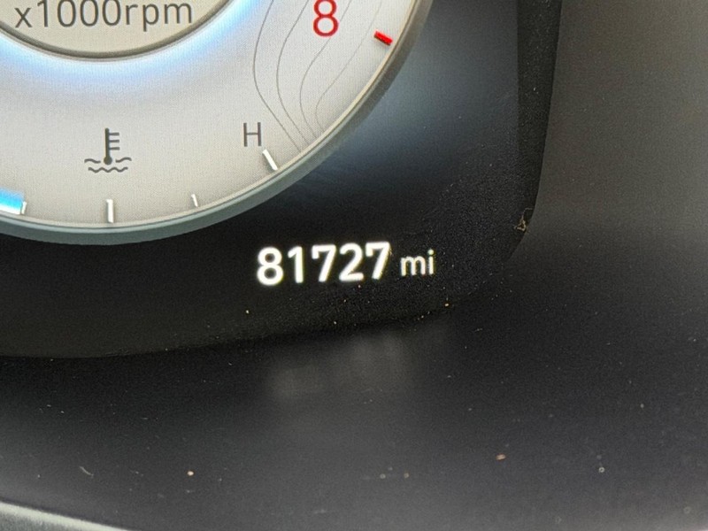 Hyundai Santa Fe Vehicle Full-screen Gallery Image 21