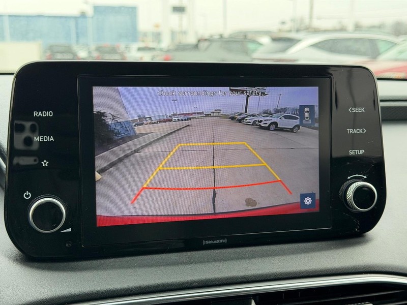 Hyundai Santa Fe Vehicle Full-screen Gallery Image 22