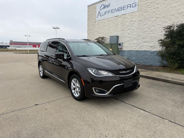 Cape Girardeau MO 2017 Chrysler Pacifica more details - chrysler pacifica