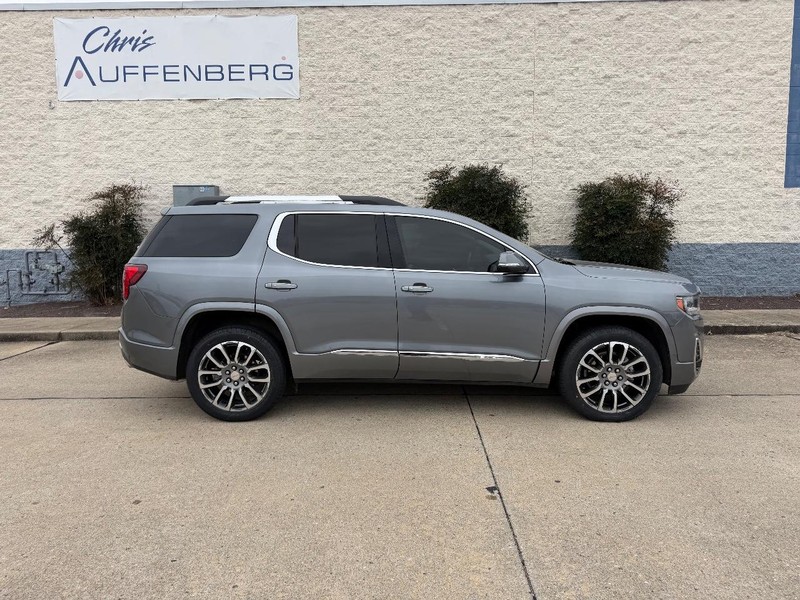 GMC Acadia Vehicle Full-screen Gallery Image 02