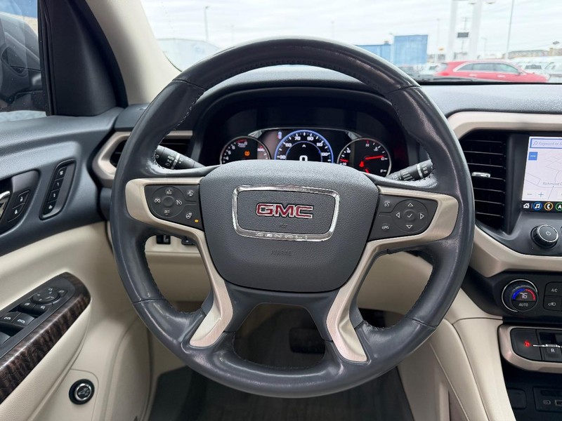 GMC Acadia Vehicle Full-screen Gallery Image 13