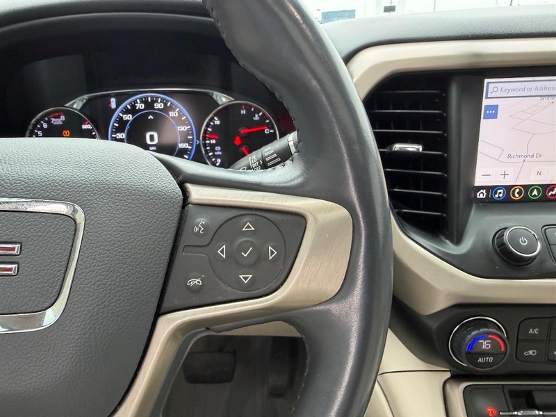 GMC Acadia Vehicle Full-screen Gallery Image 15