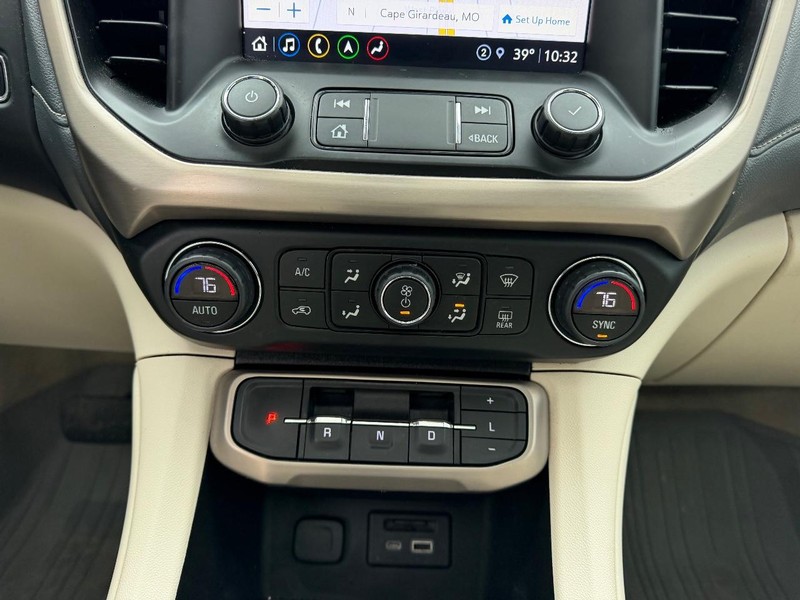 GMC Acadia Vehicle Full-screen Gallery Image 17