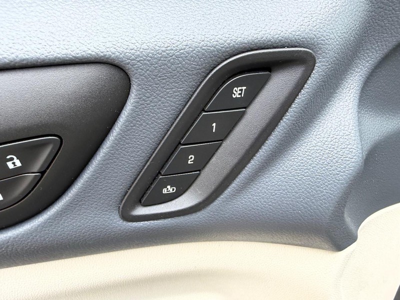 GMC Acadia Vehicle Full-screen Gallery Image 21