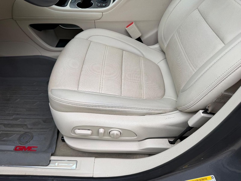 GMC Acadia Vehicle Full-screen Gallery Image 22