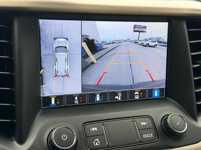 GMC Acadia Vehicle Full-screen Gallery Image 24