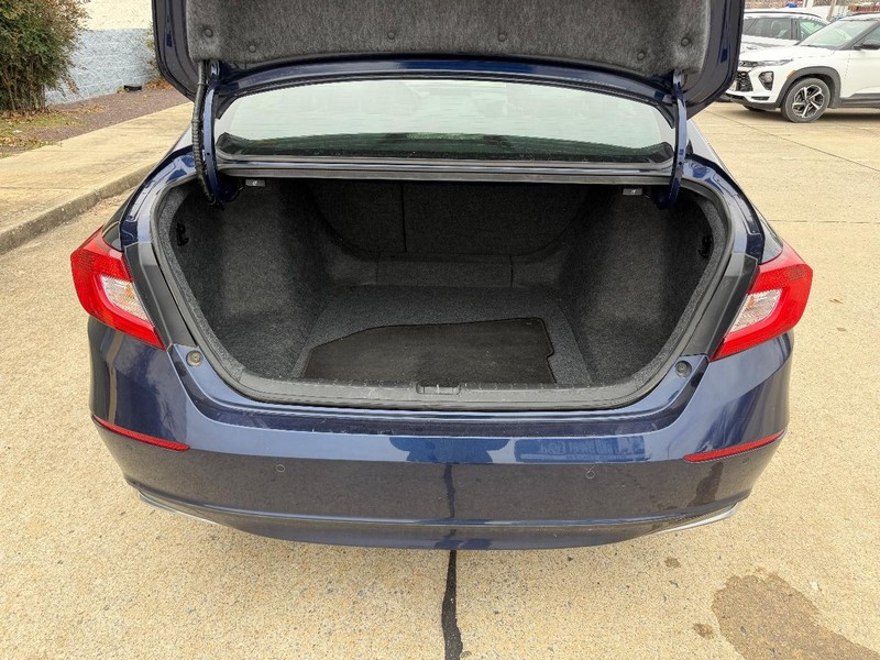 Honda Accord Hybrid Vehicle Full-screen Gallery Image 05