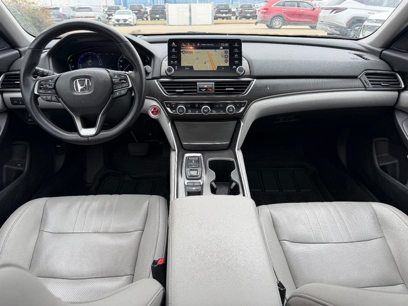 Honda Accord Hybrid Vehicle Full-screen Gallery Image 09