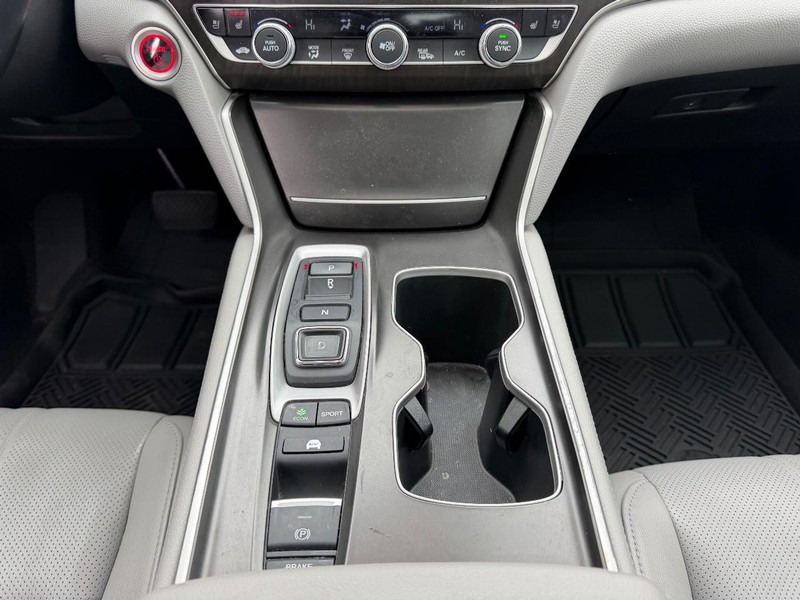 Honda Accord Hybrid Vehicle Full-screen Gallery Image 15