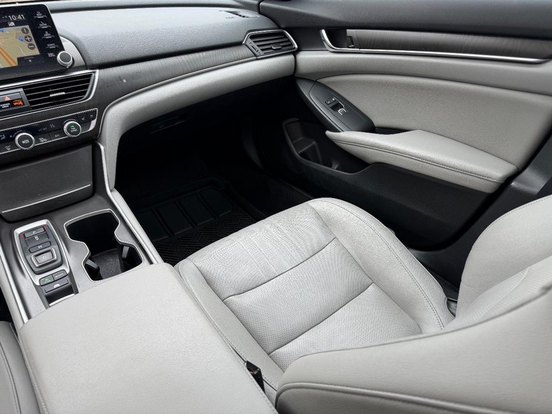 Honda Accord Hybrid Vehicle Full-screen Gallery Image 16