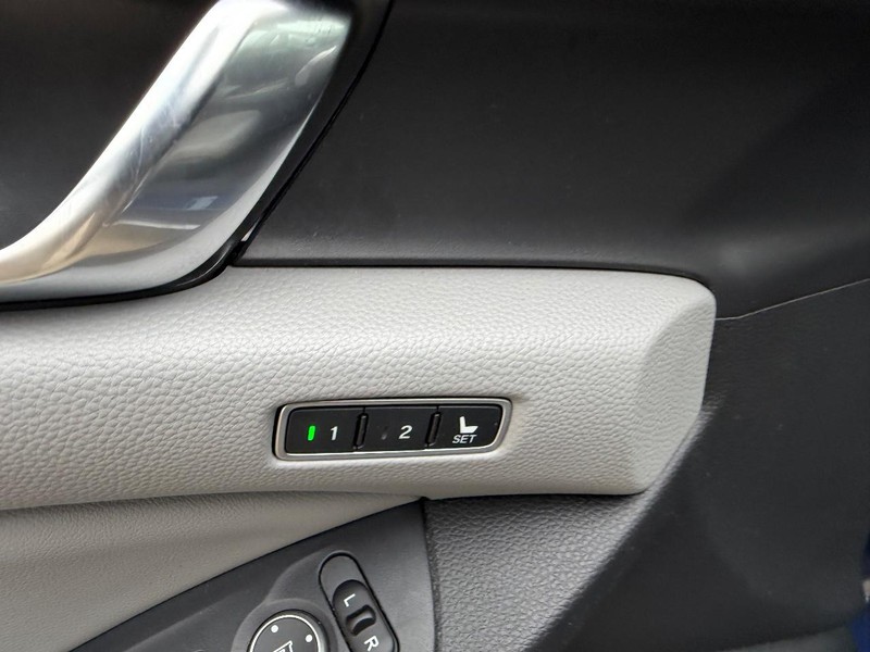 Honda Accord Hybrid Vehicle Full-screen Gallery Image 18