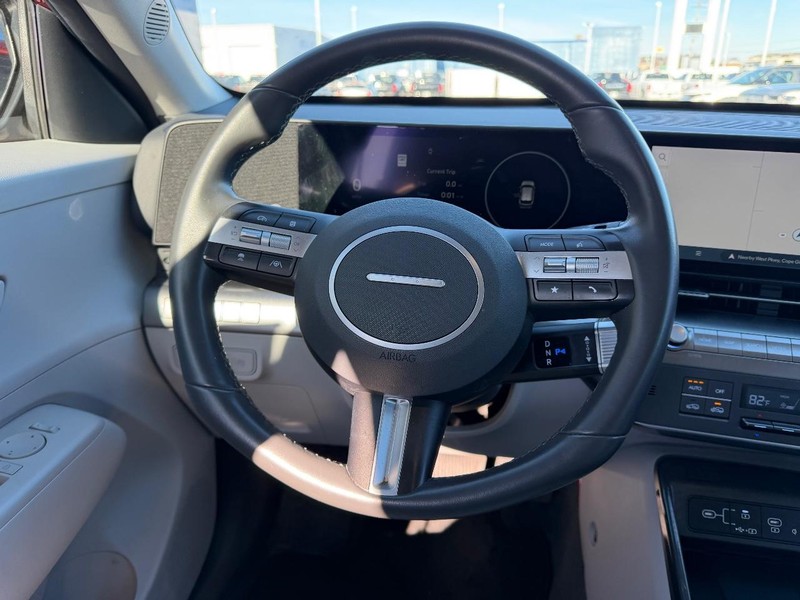 Hyundai Kona Vehicle Full-screen Gallery Image 09