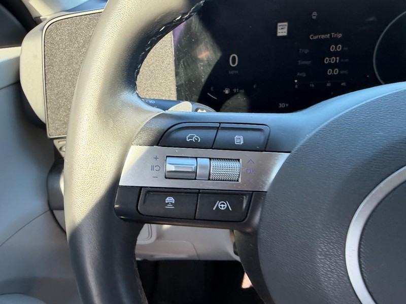 Hyundai Kona Vehicle Full-screen Gallery Image 10