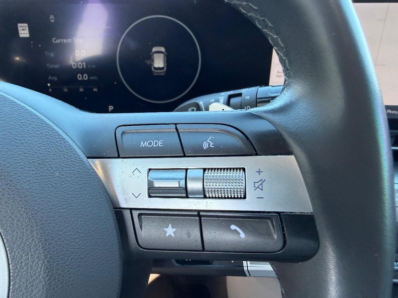 Hyundai Kona Vehicle Full-screen Gallery Image 11