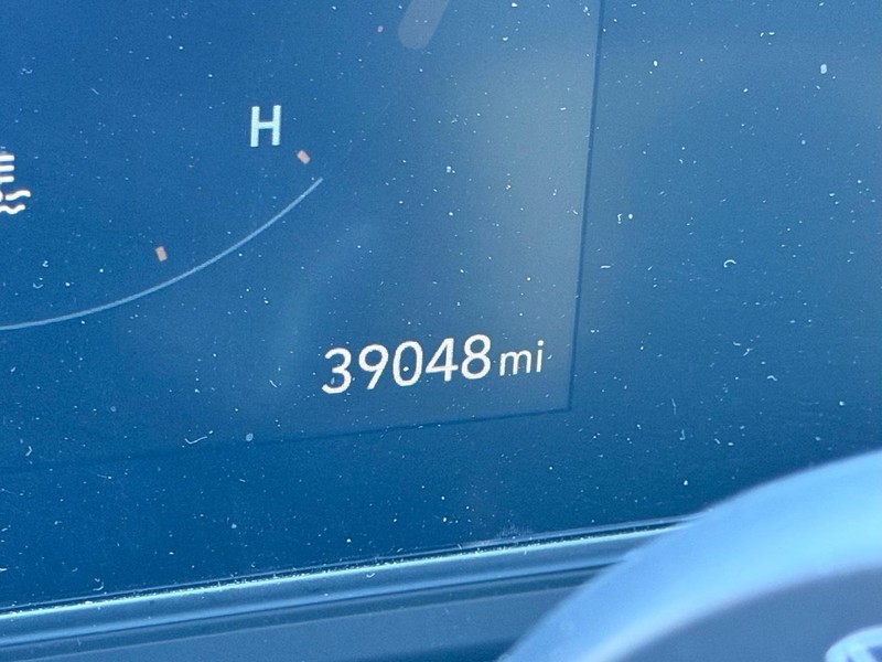 Hyundai Kona Vehicle Full-screen Gallery Image 18