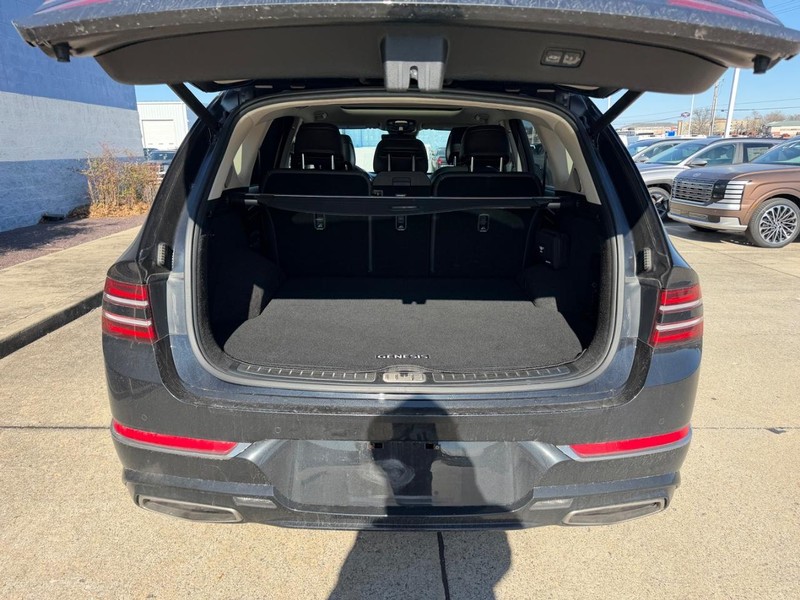 Genesis GV80 Vehicle Full-screen Gallery Image 05