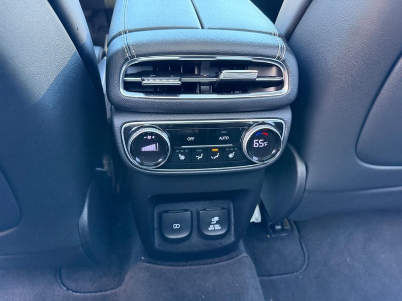 Genesis GV80 Vehicle Full-screen Gallery Image 10