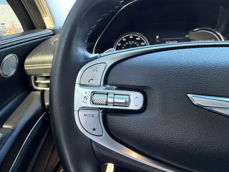 Genesis GV80 Vehicle Full-screen Gallery Image 13